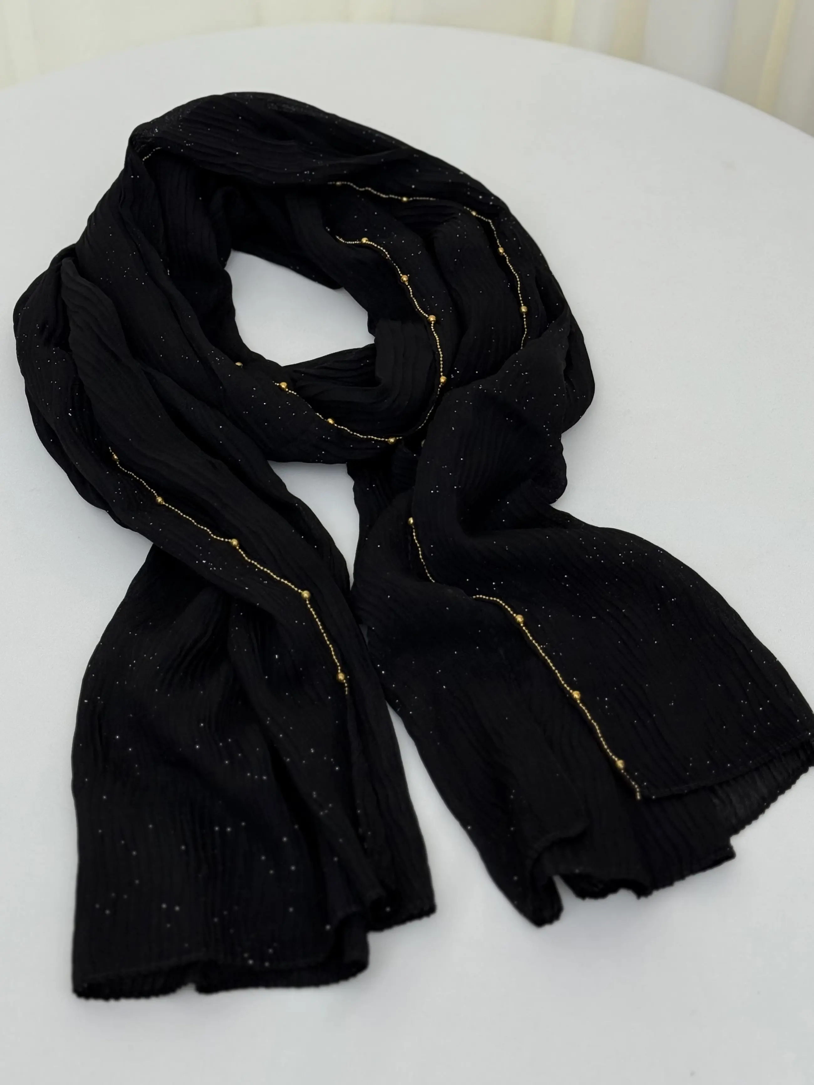 شال مشکی شاین دار دور مرواریدی